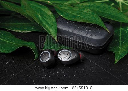 Bluetooth Earphones For Listen Music In Any Weather On Street