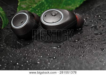 Close Up Wireless Earphones, Waterproof For Fitnes