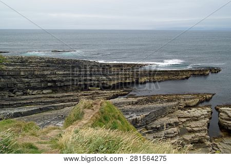 On The Way To Mullaghmore Head, You Pass By Mullaghmore With Its Beautiful Sandy Beach And Pier. Dir