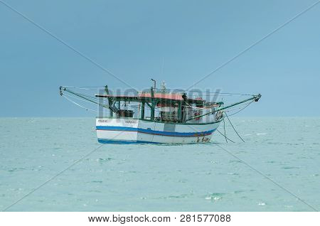 Bombinhas - Sc, Brazil - December 21, 2018: Fishing Boat Anchored On The Sea Of The Beach At Praia D