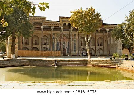 Bolo Haouz Mosque Built In 1712; On The Unesco World Heritage Site List; Served As A Friday Mosque. 
