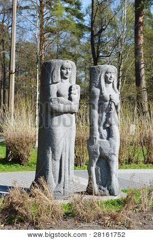 Skulptur på våren park