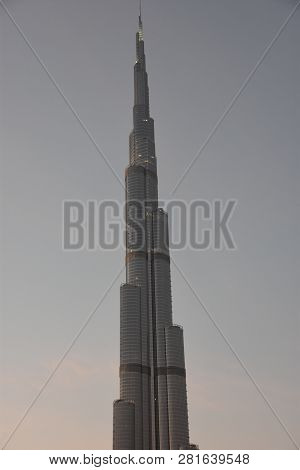 Dubai, Uae - Dec 20: Burj Khalifa In Dubai, Uae, As Seen On Dec 20, 2018. It Is The Tallest Artifici