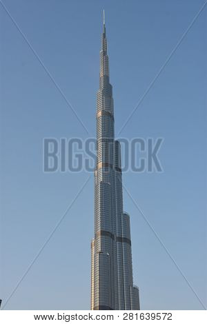 Dubai, Uae - Dec 20: Burj Khalifa In Dubai, Uae, As Seen On Dec 20, 2018. It Is The Tallest Artifici