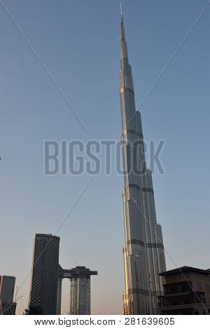 Dubai, Uae - Dec 20: Burj Khalifa In Dubai, Uae, As Seen On Dec 20, 2018. It Is The Tallest Artifici