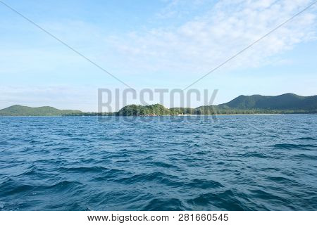 Samaesarn Island In Daytime View And Blue Sky,chong Samaesarn Is A Popular Tourist Destination Thail