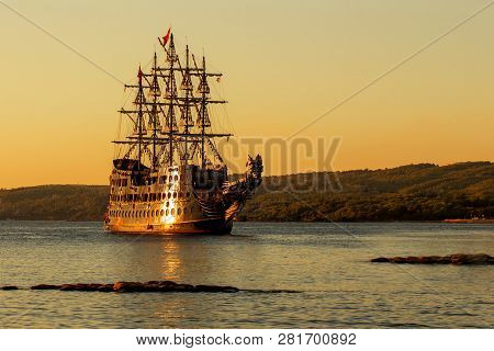 TÜrkler Mahallesi, Turkey - October 16, 2017: Sailboat And Sunset