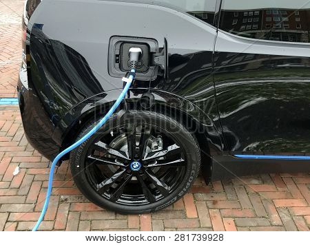 Amsterdam, The Netherlands - Februari 1, 2019: Bmw I3s Being Charged.