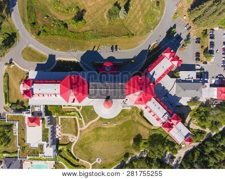 Top view of Mount Washington Hotel in summer in Bretton Woods, New Hampshire, USA. This Hotel hosted the Bretton Woods monetary conference in 1944.