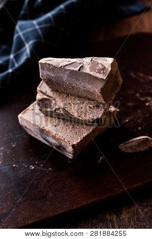 Couverture Bitter Chocolate Pieces On Dark Wooden Surface.