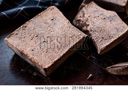 Couverture Bitter Chocolate Pieces On Dark Wooden Surface.