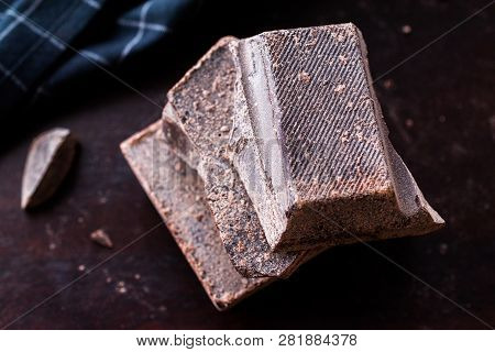 Couverture Bitter Chocolate Pieces On Dark Wooden Surface.
