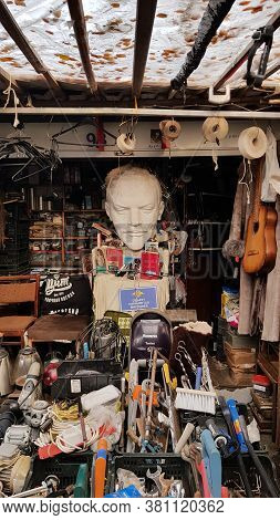 Russia, St. Petersburg, 13,10,2018 Busts Of Lenin At The Flea Market