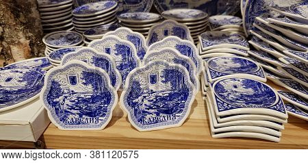 Russia, Sortavala 02,01,2019 Souvenir Plates With Views And Paintings, Karelia, Sortavala