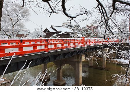 Nakabashi ponte di Takayama che attraversa il fiume Miyagawa in inverno