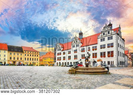 Splendid Autumn View Of Torgau Rathaus And Famous Fountain. Picturesque View Of Torgau Town On The B