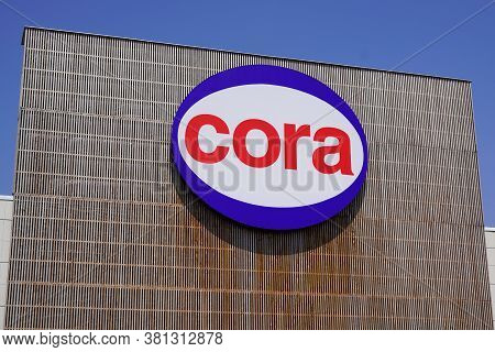 Bordeaux , Aquitaine / France - 08 10 2020 : Cora Sign Blue White And Red Text Logo On Hypermarket F