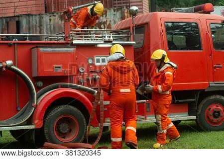 The Fireman Is Preparing To Put Out The Fire At The Fire Engine. Because The Fire Was Burning In The