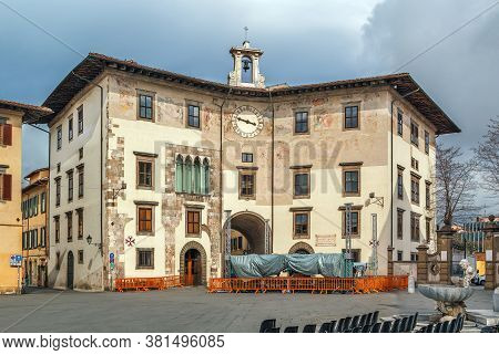 Palazzo Dell'orologio On Piazza Dei Cavalieri, Pisa, Italy