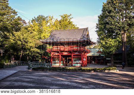 Nezu, Bunkyo, Tokyo - 7 November 2019: Morning Sun Shines On The Romon Gate At Nezu Shrine In Bunkyo