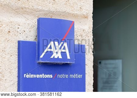 Bordeaux , Aquitaine / France - 08 16 2020 : Axa Logo Blue And Text Sign Front Of French Multination