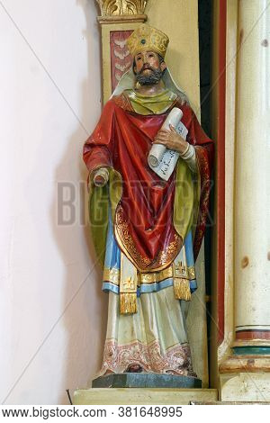 PESCENICA, CROATIA - SEPTEMBER 07, 2013: Statue of the saint on the altar of St. Anthony of Padua in the parish church of the Assumption of the Virgin Mary in Pescenica, Croatia