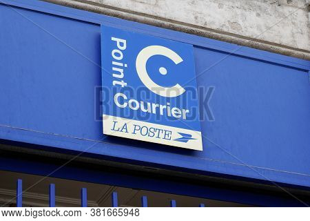 Bordeaux , Aquitaine / France - 08 16 2020 : Point Courrier La Poste Logo C And Text Sign On Street 