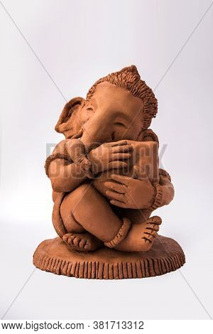 Homemade Lord Ganesha Idol Or Ganapati Bappa Murti Using Dissolvable Clay
