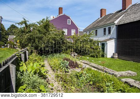 Portsmouth, Nh - July 30, 2008: The Historic Strawbery Banke Museum, Ofl Colonial Installation In Ne