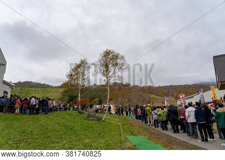 Naeba, Yuzawa, Niigata Prefecture, Japan - Oct 21 2019 : Tourists Line Up For The Dragondola In Summ