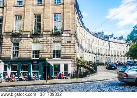 Edinburgh Scotland 6th August 2020 Beautiful Georgian House On The Curved Stret Heriot Row In Edinbu