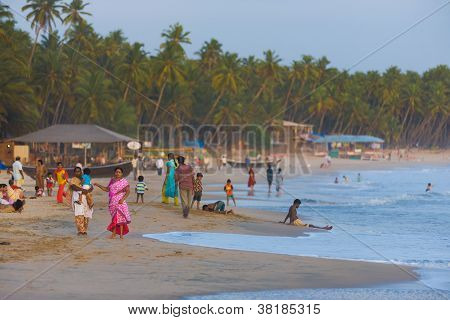 Middle Class indiske turister Goa strande overfyldt