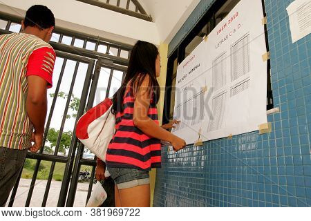 Eunapolis, Bahia / Brazil - November 6, 2010: People Look At Attendance List For Exams Of The Nation