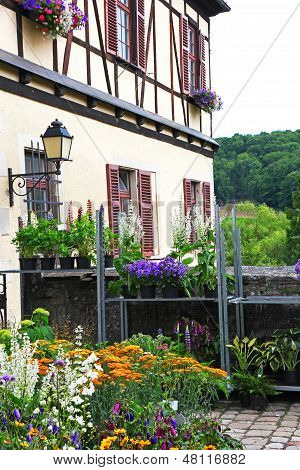 Tyskland. Tubingen. Bebenhausen Abbey i blommor