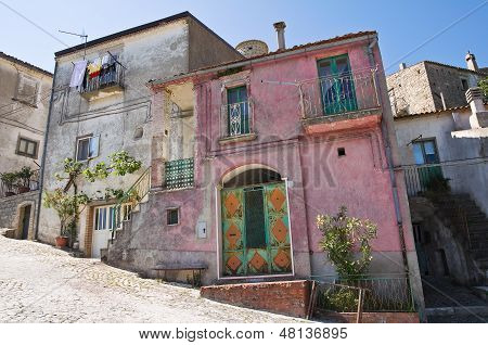 路地。・ アルベローナ。プーリア。イタリア。