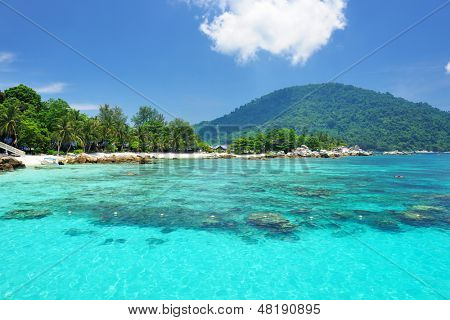 Красивый пляж на Perhentian острова, Малайзия