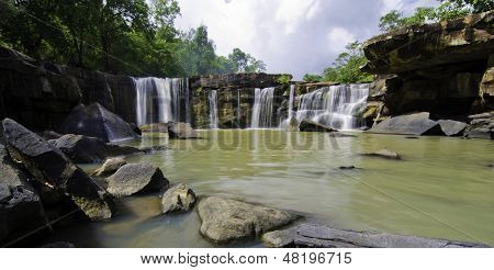 Panorama di Tat Ton cascata a Chaiyaphum In Thailandia.
