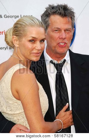 Yolanda Hadid and David Foster at The 28th Annual Gift Of Life Tribute Celebration by the National Kidney Foundation of Southern California. Warner Bros. Studios, Burbank, CA. 04-29-07