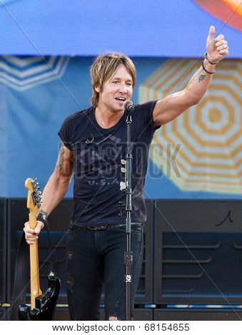 NEW YORK - JUL 11: Keith Urban performs on ABC's 