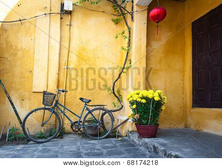 Streets of Hoi An ancient town, Vietnam
