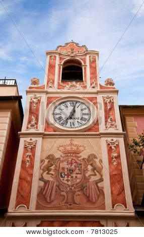 Clock Tower In de stad Loano, Ligurië, Italië