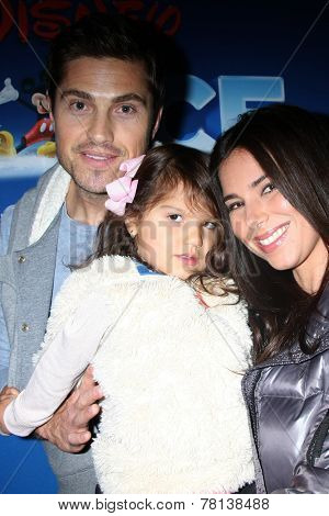 LOS ANGELES - DEC 11:  Eric Winter, Sebella Winter, Roselyn Sanchez at the 