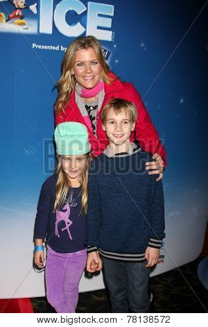 LOS ANGELES - DEC 11:  Alison Sweeney, Ben Sanov, Megan Sanov at the 