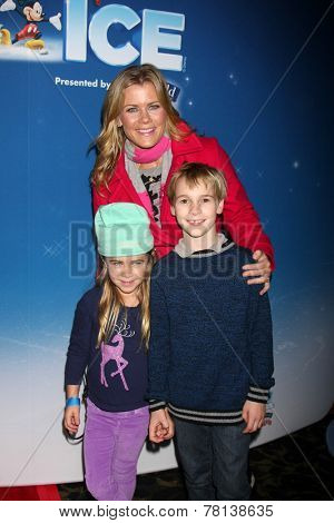 LOS ANGELES - DEC 11:  Alison Sweeney, Ben Sanov, Megan Sanov at the 