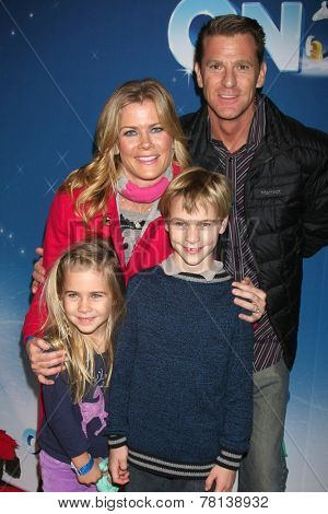 LOS ANGELES - DEC 11:  Alison Sweeney, Ben Sanov, Megan Sanov, David Sanov at the 