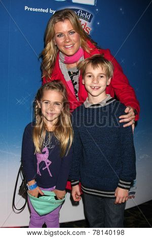LOS ANGELES - DEC 11:  Alison Sweeney, Ben Sanov, Megan Sanov at the 
