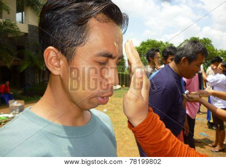 painting the face at outbond games
