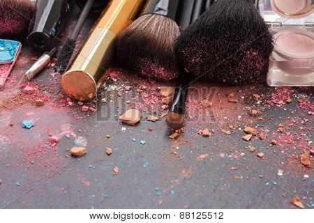 brushes on eye shadows palette