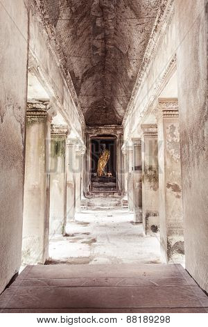 Ancient Buddha statue in Angkor Wat