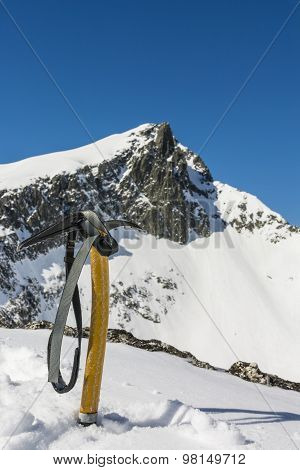 Must Winter Ice Axe Mountaineer